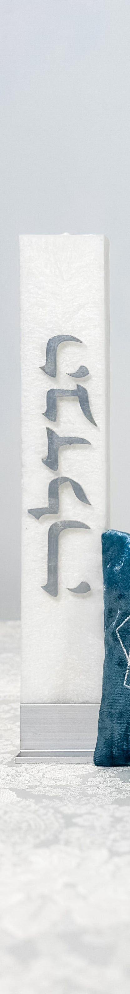 Shavua tov! Havdalah candle with stand