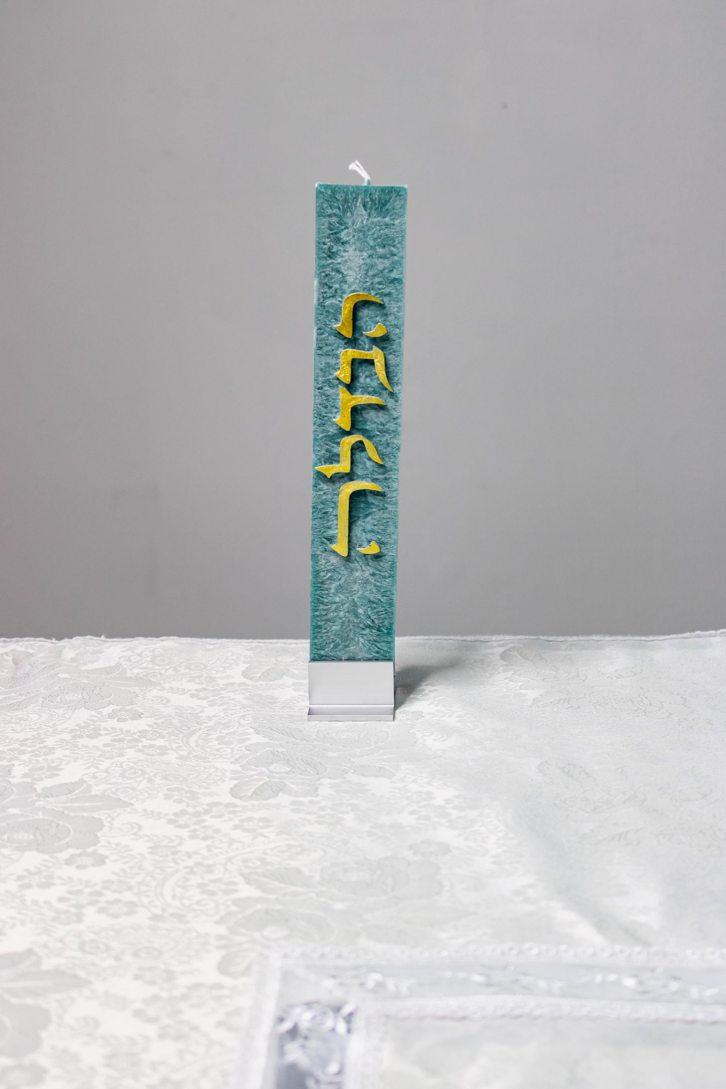 Shavua tov! Havdalah candle with stand