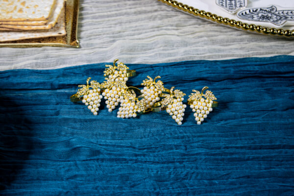 Grape Pearl Napkin Rings Gold (Set of 4)