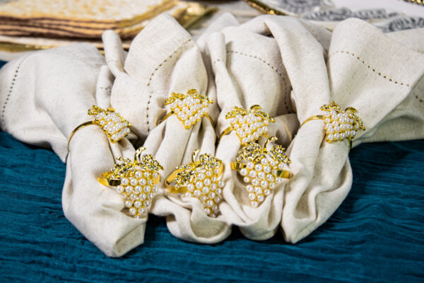 Grape Pearl Napkin Rings Gold (Set of 4) - Image 2