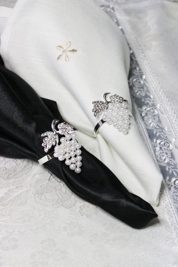 Grape Pearl Napkin Rings Silver (Set of 4) - Image 3